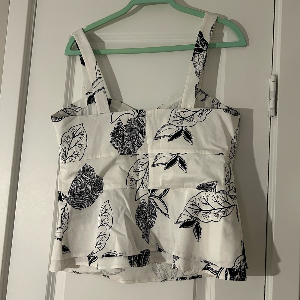 White House Black Market Monochrome Leaf Print Tank Top - Picture 4 of 7